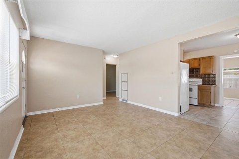 House in Seminole, Florida 3 bedrooms, 104.98 sq.m. № 2238475 - photo 4