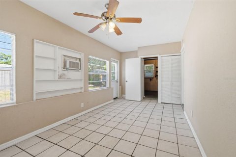 House in Seminole, Florida 3 bedrooms, 104.98 sq.m. № 2238475 - photo 9