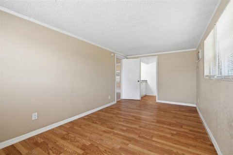 House in Seminole, Florida 3 bedrooms, 104.98 sq.m. № 2238475 - photo 11