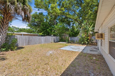 House in Seminole, Florida 3 bedrooms, 104.98 sq.m. № 2238475 - photo 16