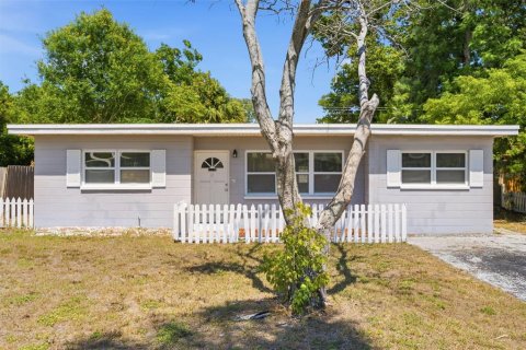 House in Seminole, Florida 3 bedrooms, 104.98 sq.m. № 2238475 - photo 2