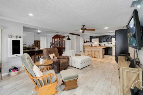 House in Clermont, Florida 3 bedrooms, 293.39 sq.m. № 1815011 - photo 6