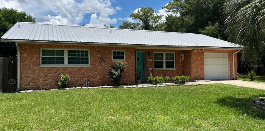 House in Crystal River, Florida 3 bedrooms, 143.16 sq.m. № 1803063