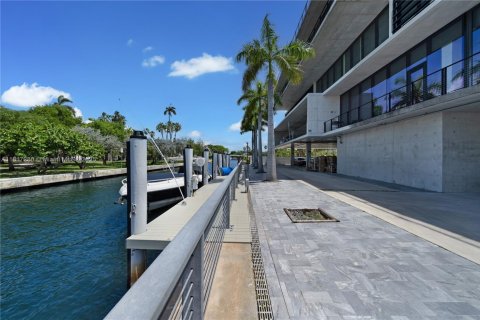 Propiedad comercial en venta en Miami, Florida № 1772486 - foto 20