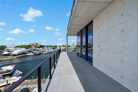 Propiedad comercial en venta en Miami, Florida № 1772486 - foto 6