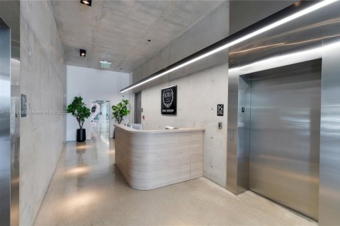 Propiedad comercial en venta en Miami, Florida № 1772486 - foto 10