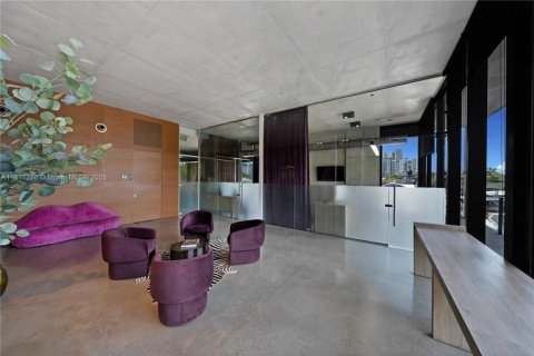 Propiedad comercial en venta en Miami, Florida № 1772486 - foto 12