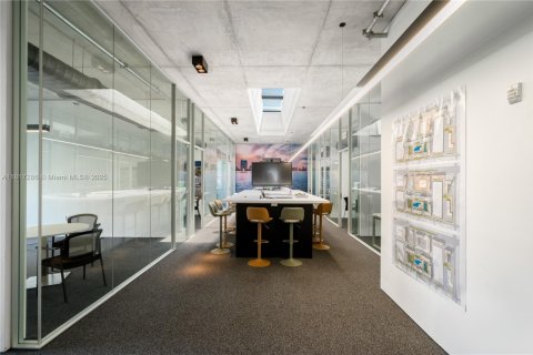 Propiedad comercial en venta en Miami, Florida № 1772486 - foto 8