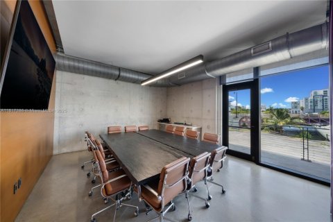 Propiedad comercial en venta en Miami, Florida № 1772486 - foto 13