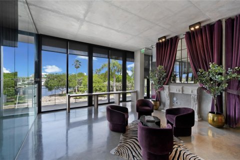 Propiedad comercial en venta en Miami, Florida № 1772486 - foto 11