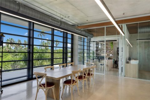Propiedad comercial en venta en Miami, Florida № 1772486 - foto 18