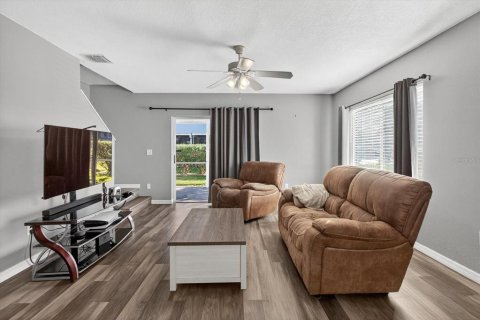 Townhouse in Brandon, Florida 2 bedrooms, 109.44 sq.m. № 2104147 - photo 14