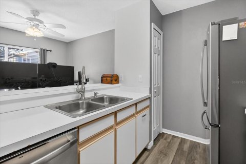 Townhouse in Brandon, Florida 2 bedrooms, 109.44 sq.m. № 2104147 - photo 7