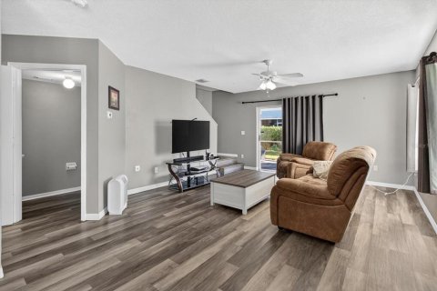Townhouse in Brandon, Florida 2 bedrooms, 109.44 sq.m. № 2104147 - photo 10
