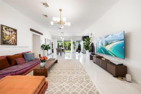 House in El Portal, Florida 3 bedrooms, 120.22 sq.m. № 1874300 - photo 26