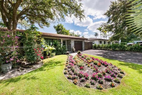 House in El Portal, Florida 3 bedrooms, 120.22 sq.m. № 1874300 - photo 2