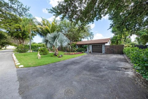 House in El Portal, Florida 3 bedrooms, 120.22 sq.m. № 1874300 - photo 5