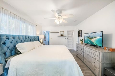 House in El Portal, Florida 3 bedrooms, 120.22 sq.m. № 1874300 - photo 29