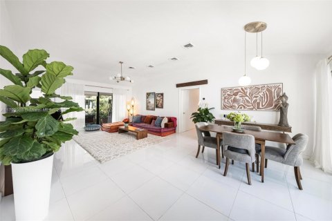 House in El Portal, Florida 3 bedrooms, 120.22 sq.m. № 1874300 - photo 24
