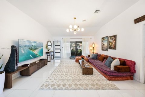 House in El Portal, Florida 3 bedrooms, 120.22 sq.m. № 1874300 - photo 27