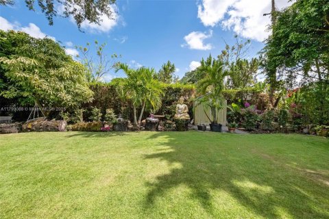 House in El Portal, Florida 3 bedrooms, 120.22 sq.m. № 1874300 - photo 15