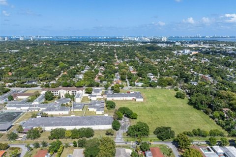 House in El Portal, Florida 3 bedrooms, 120.22 sq.m. № 1874300 - photo 8