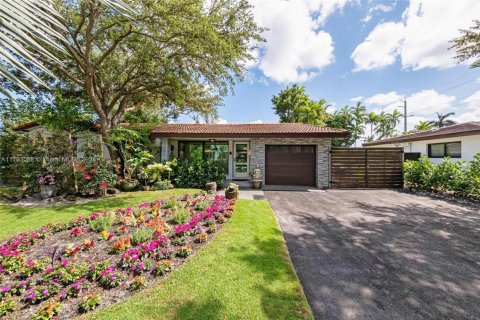 House in El Portal, Florida 3 bedrooms, 120.22 sq.m. № 1874300 - photo 1