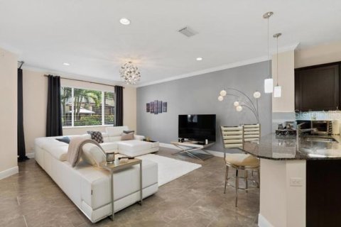 Townhouse in West Palm Beach, Florida 3 bedrooms, 211.63 sq.m. № 2102435 - photo 8