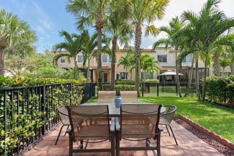 Townhouse in West Palm Beach, Florida 3 bedrooms, 211.63 sq.m. № 2102435 - photo 16