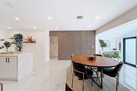 House in Miami, Florida 4 bedrooms, 152.92 sq.m. № 2016795 - photo 7
