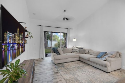 Townhouse in Sunrise, Florida 2 bedrooms, 126.81 sq.m. № 2153091 - photo 6
