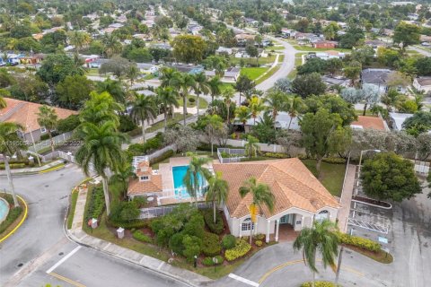 Townhouse in Sunrise, Florida 2 bedrooms, 126.81 sq.m. № 2153091 - photo 30