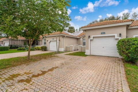 Townhouse in Sunrise, Florida 2 bedrooms, 126.81 sq.m. № 2153091