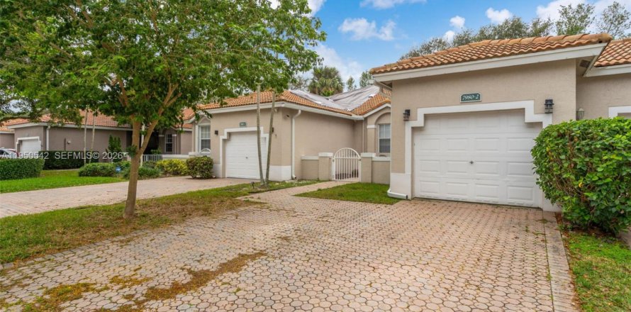 Townhouse in Sunrise, Florida 2 bedrooms, 126.81 sq.m. № 2153091