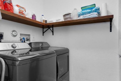 Townhouse in Sunrise, Florida 2 bedrooms, 126.81 sq.m. № 2153091 - photo 22