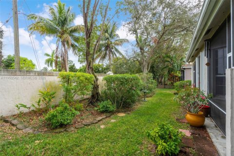 Townhouse in Sunrise, Florida 2 bedrooms, 126.81 sq.m. № 2153091 - photo 25