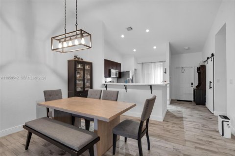Townhouse in Sunrise, Florida 2 bedrooms, 126.81 sq.m. № 2153091 - photo 10