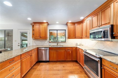 House in Gainesville, Florida 3 bedrooms, 349.68 sq.m. № 1765921 - photo 13