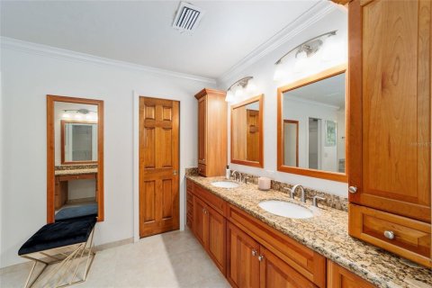 House in Gainesville, Florida 3 bedrooms, 349.68 sq.m. № 1765921 - photo 18