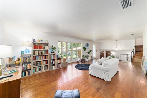 House in Gainesville, Florida 3 bedrooms, 349.68 sq.m. № 1765921 - photo 8