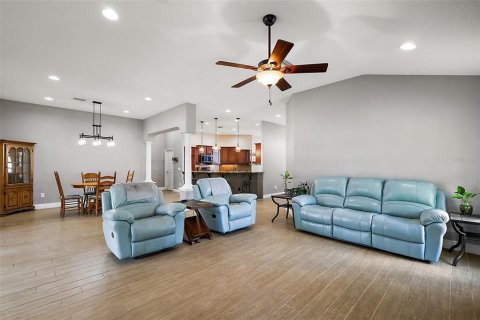 House in Wildwood, Florida 5 bedrooms, 268.67 sq.m. № 1829734 - photo 9