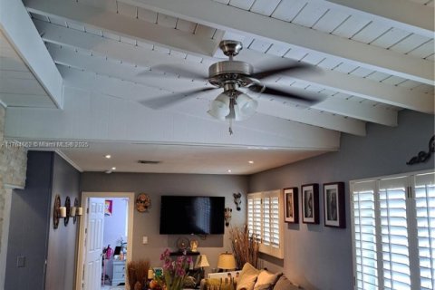 House in Plantation, Florida 3 bedrooms, 122.45 sq.m. № 1715679 - photo 3