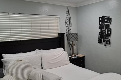 House in Plantation, Florida 3 bedrooms, 122.45 sq.m. № 1715679 - photo 9