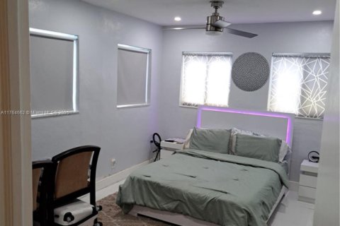 House in Plantation, Florida 3 bedrooms, 122.45 sq.m. № 1715679 - photo 12