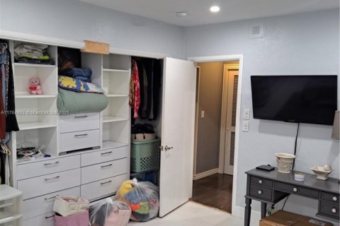 House in Plantation, Florida 3 bedrooms, 122.45 sq.m. № 1715679 - photo 17