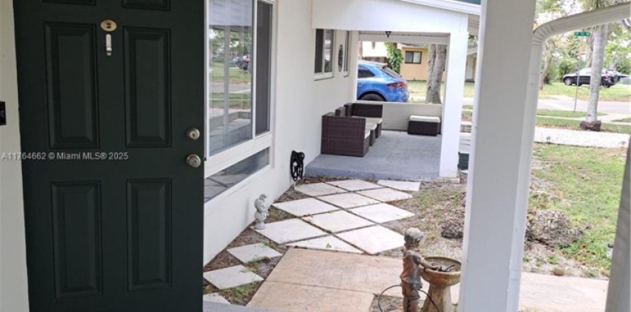 House in Plantation, Florida 3 bedrooms, 122.45 sq.m. № 1715679