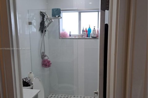 House in Plantation, Florida 3 bedrooms, 122.45 sq.m. № 1715679 - photo 13