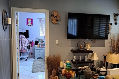 House in Plantation, Florida 3 bedrooms, 122.45 sq.m. № 1715679 - photo 15