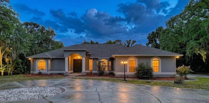 House in Hernando, Florida 4 bedrooms, 313.55 sq.m. № 2112457