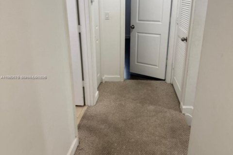 Townhouse in Miami, Florida 3 bedrooms, 165.09 sq.m. № 2049976 - photo 6